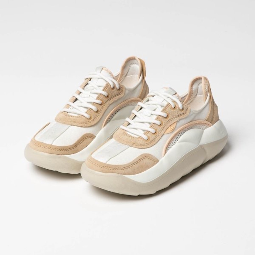UGG- La Cloud Sneaker